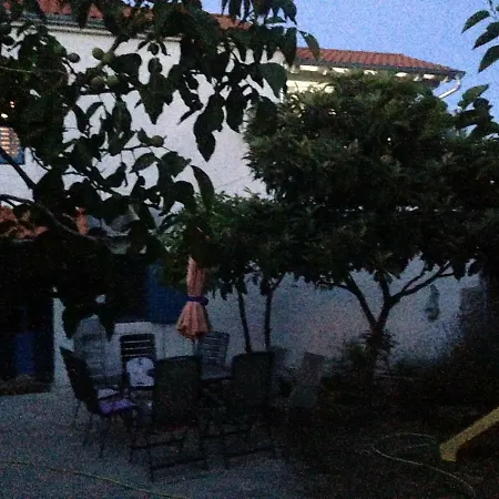 Lili Apartments, Sv Dunata 18 Апартаменты *