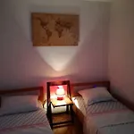 Lili Apartments, Sv Dunata 18