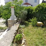 Lili Apartments, Sv Dunata 18