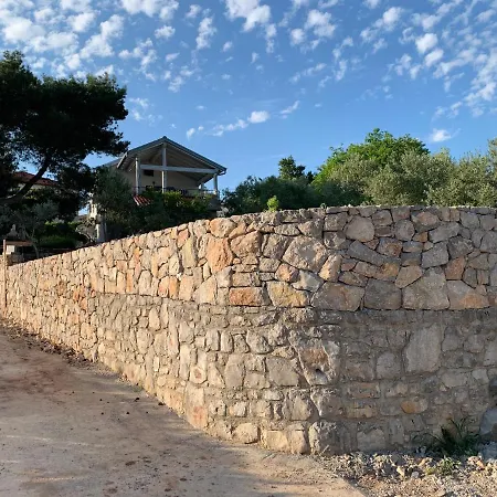 Lili Apartments, Sv Dunata 18 Kornić