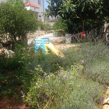 Lili Apartments, Sv Dunata 18