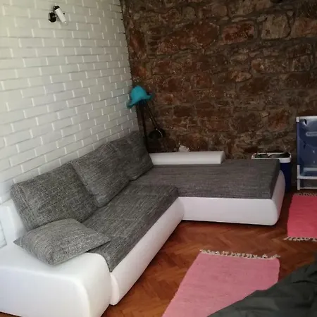 Lili Apartments, Sv Dunata 18