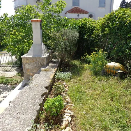 Lili Apartments, Sv Dunata 18