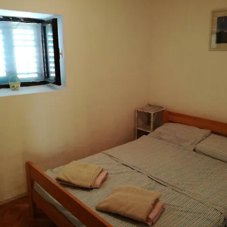 Lili Apartments, Sv Dunata 18