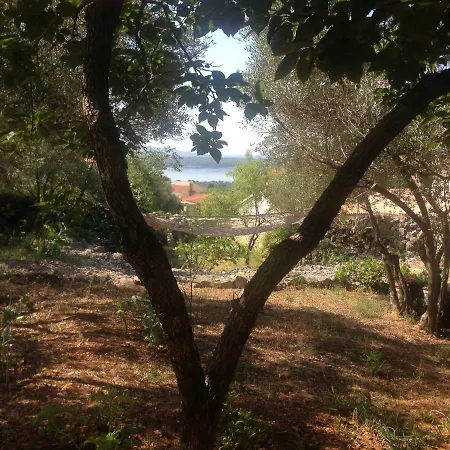 Lili Apartments, Sv Dunata 18 דירה Kornić