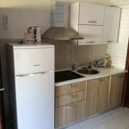 Lili Apartments, Sv Dunata 18