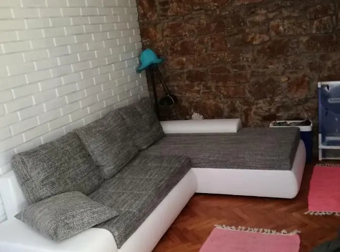 Lili Apartments, Sv Dunata 18