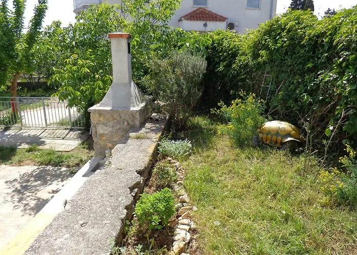 Lili Apartments, Sv Dunata 18