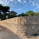 Lili Apartments, Sv Dunata 18 Kornić