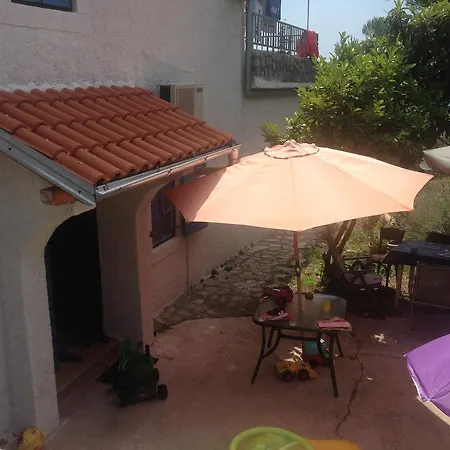 Lili Apartments, Sv Dunata 18 公寓 *