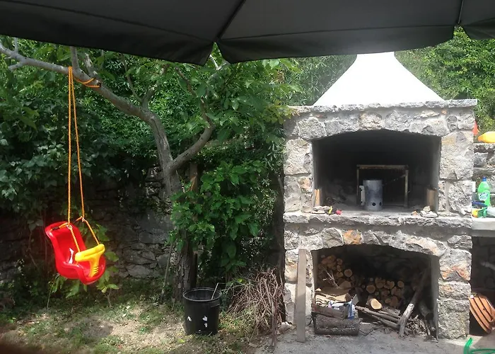 Lili Apartments, Sv Dunata 18 アパート Kornić