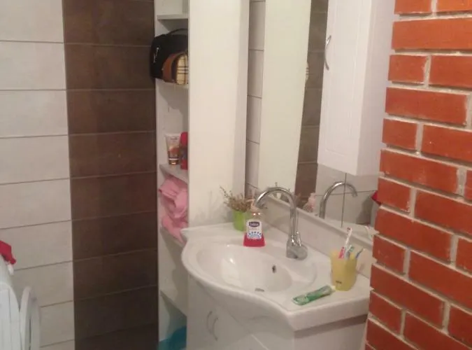 Lili Apartments, Sv Dunata 18 アパート