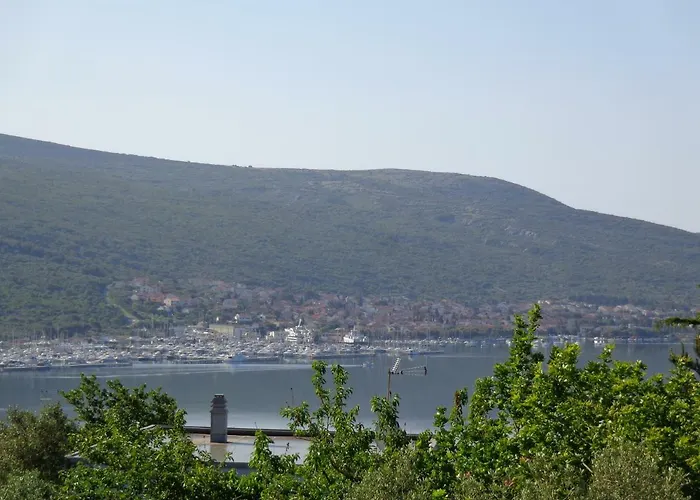 Lili Apartments, Sv Dunata 18 アパート *