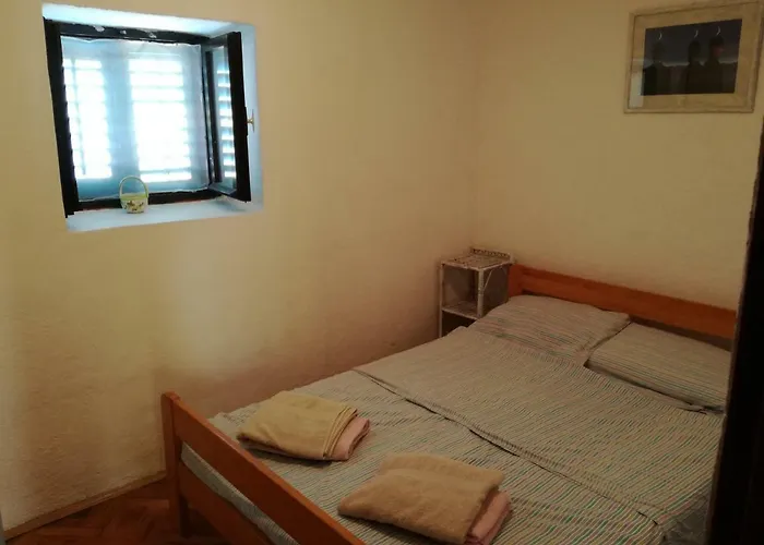 Lili Apartments, Sv Dunata 18