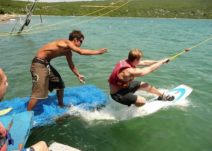 Lili Apartments, Sv Dunata 18 アパート